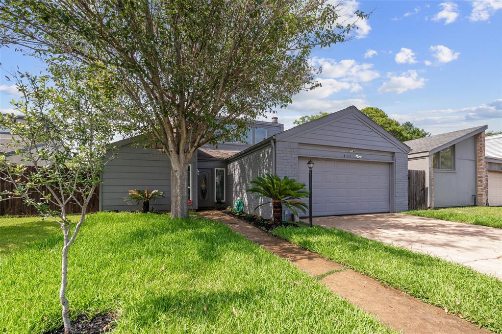 Great Starter Home with beautiful and modern design - previously 2 beds now converted into a 3 bedroom home with very
spacious and unique open concepts - 2 full baths - schedule a tour today and fall in love with this beautiful design and
attention to detail, Home perfect for the modern family. AC unit replaced in 2023 SE HABLA ESPAÑOL