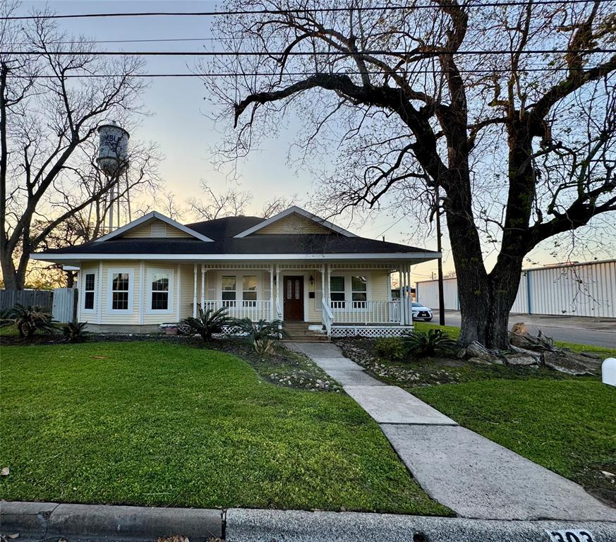 303 S Ave A