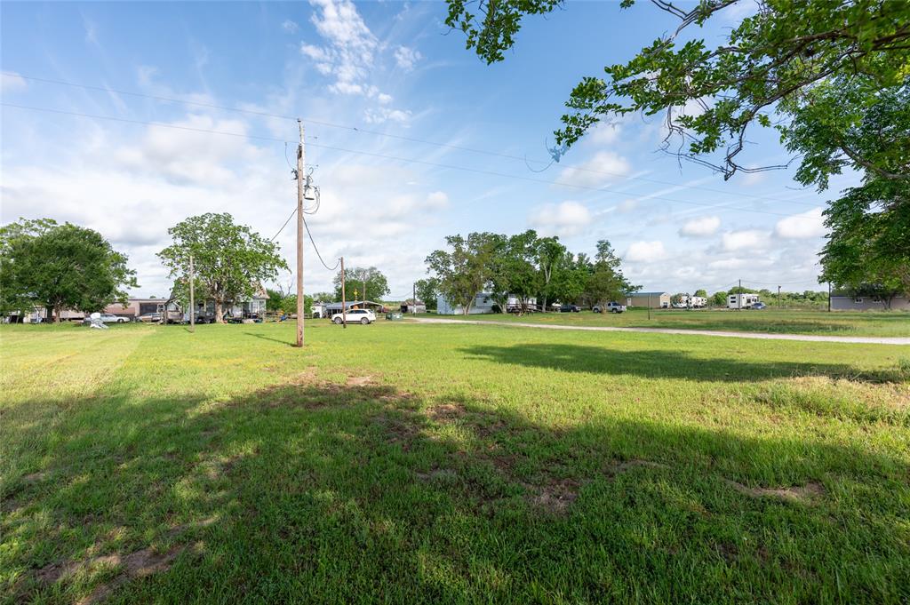 6936 Love Road Fulshear, Texas 5.432 acres of prime real estate. There are 2 lots for sale on this property: total acreage is 5.432 acres.
4.432 acres tax id: 0076-00-000-0287-901 and 1.00 acre tax id: 0076-00-000-0283-901. The adjoining property to the right is also for sale. This is an Excellent opportunity in one of the fastest growing areas in Texas!