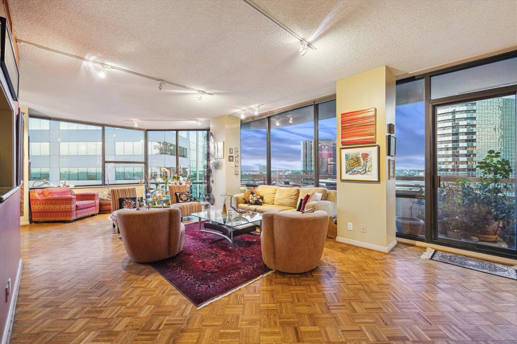 9R 14 Greenway Plz 9R