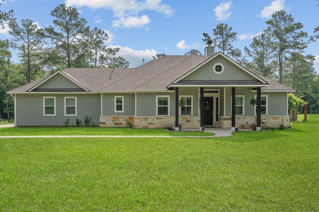 10206 Heritage Ranch Road Conroe, Texas Discover your dream horse property, set on over 10 breathtaking acres adorned with beautiful trees and bordered by a serene, flowing creek. This property offers everything an equestrian enthusiast could desire, including a well-equipped stable with a tack room and a dedicated horse training pen.
The custom-built home is a true gem, boasting high ceilings and an open, airy feel. At the heart of the home, you'll find a thoughtfully designed kitchen and family room, creating the perfect space for gatherings and everyday living.
Enjoy stunning views from inside, and retreat to the sunroom off the primary bedroom for a peaceful escape. This exceptional property combines natural beauty, equestrian facilities, and a beautifully designed home to create a one-of-a-kind living experience. Words don't do it justice...you need to come experience for yourself!