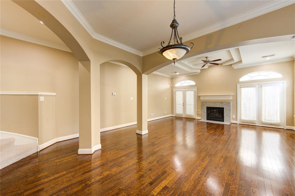 listing main picture