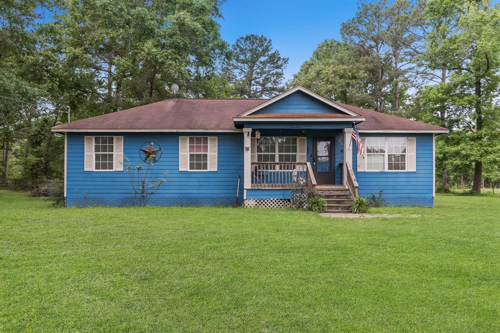 114 Dickens Livingston, Texas Don't miss your chance to own this beautifully maintained 4-bedroom, 2-bath home situated on a full acre in the highly sought-after Big Sandy ISD! This charming property offers a spacious yard, private water well, and covered front and back porches—perfect for enjoying peaceful country living. Inside, you'll love the split floor plan, a kitchen that overlooks the living area, and numerous updates throughout that add both style and comfort. Whether you're looking for room to grow or a quiet retreat, this home has it all—schedule your showing today before it's gone!