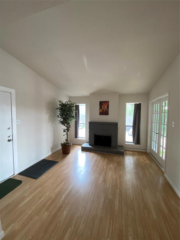 listing main picture