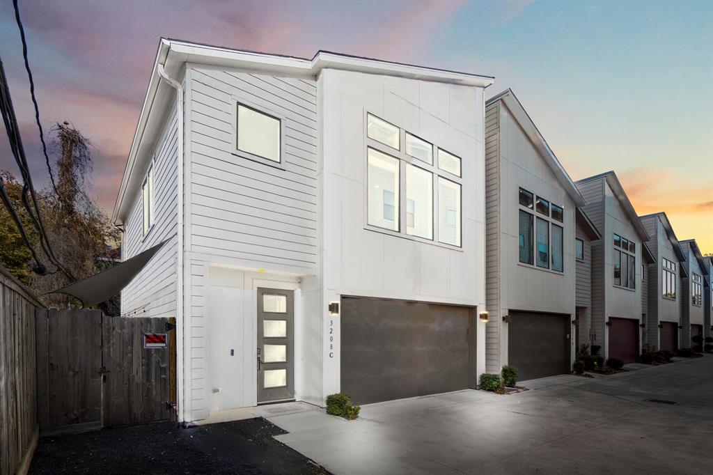 C 3208 N MacGregor Way C