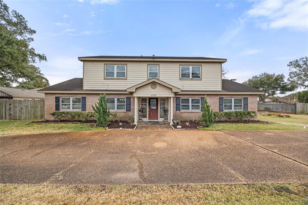 605 Foster Dr