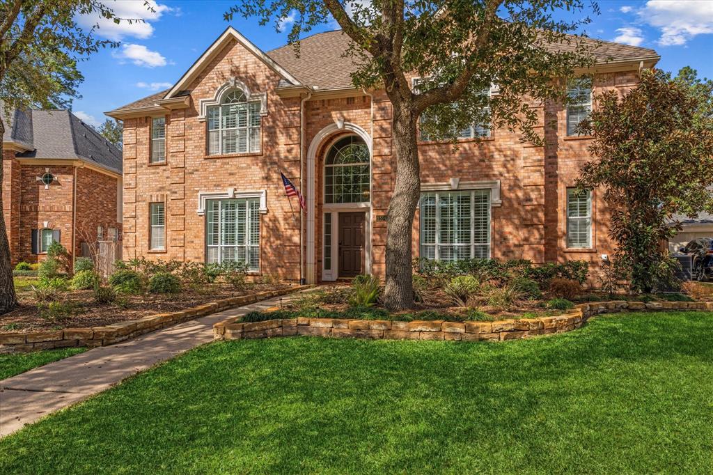 1334 Cardigan Bay Circle Spring, Texas This stunning well maintained Newmark home located on cul-de-sac features 4 spacious bedrooms with wood floors, 3.5 bathrooms, large formal dining and formal living/home office, and upstairs game room. Recent paint throughout to provide that "move-in ready" feel. Gorgeous neutral tile, light and bright kitchen with recently painted cabinets and new sink/faucet. Primary bedroom includes a jetted garden tub, updated shower, his and her countertops and sinks and two walk-in closets. Freshly painted vanities in all bathrooms, and remodeled secondary bath with step in shower.Special features include triple crown molding, plantation shutters, and high ceilings. Custom landscaping in front and back provides amazing curb appeal and a tranquil back yard for entertaining and relaxing. New gutters and fencing in 2023. See list of neighborhood amenities including pools, lazy river, multiple parks, acres of lakes for fishing and kayaking, tennis, pickelball and volleyball courts, and so much more!