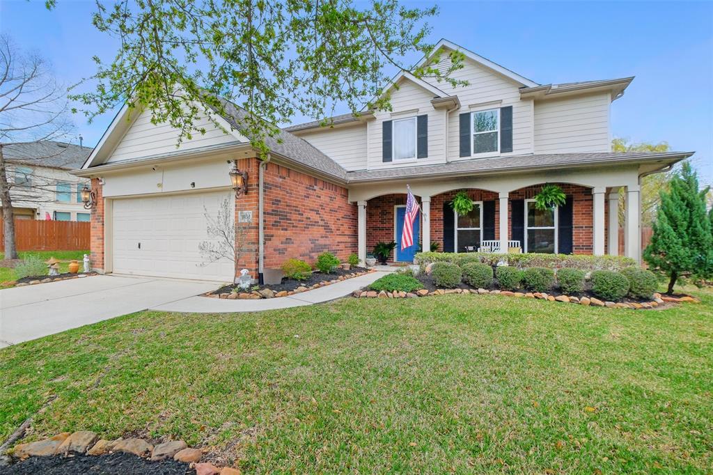 9034 Cedar Run Falls Tomball, Texas ABSOLUTELY FABULOUS!! This beautiful home located ON THE LAKE in the Highly Desired community of Wimbledon Falls is the one you've been waiting for! Newer WHOLE-HOME GENERATOR, New Windows, Fresh Paint, New Carpet & Tile Flooring are just a few of the updates in this Taylor Morrison home. 2 Story Den w/Soaring Ceiling & Windows, Island Kitchen with 42'' white cabinets, white countertops and gas cooking! Spacious Primary Bedroom with Huge Closet, Elegant Dining Room with Updated Lighting & Custom Paint, Breakfast Bar & sunny breakfast room! Water Heater installed in 2024! Newer Fence and Storage Shed! Lovely Extended Covered Patio with WATERVIEWS! Walking Trails w/Gate Access. New Sod & Updated Landscaping! This Home Comes with a 3-YEAR HOME WARRANTY! Seller has just replaced the carpet upstairs and installed a brand new microwave!