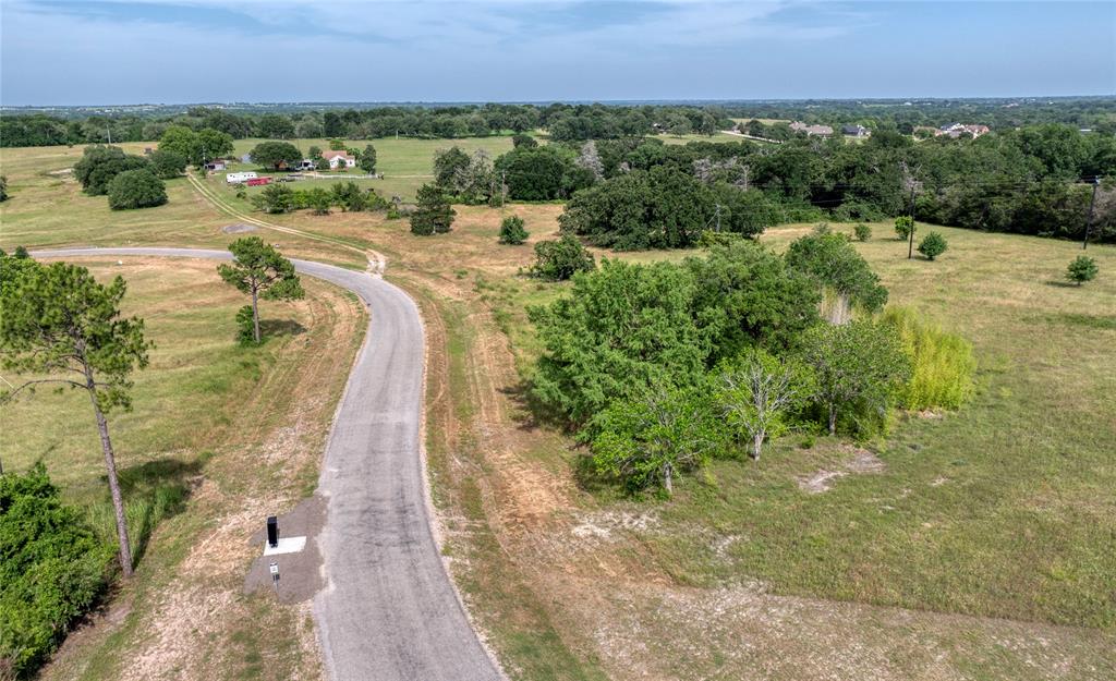 ORCHARD OAKS – Located only 3.5 miles from Downtown Brenham, Texas.

Home sites range from 1.5 to 24 acres. Offers great scenic views of the rolling hills. Scattered Live Oak Trees. Only minutes to shopping, medical, and schools.

LOT HIGHLIGHTS: *Corner Lot with Quick Access