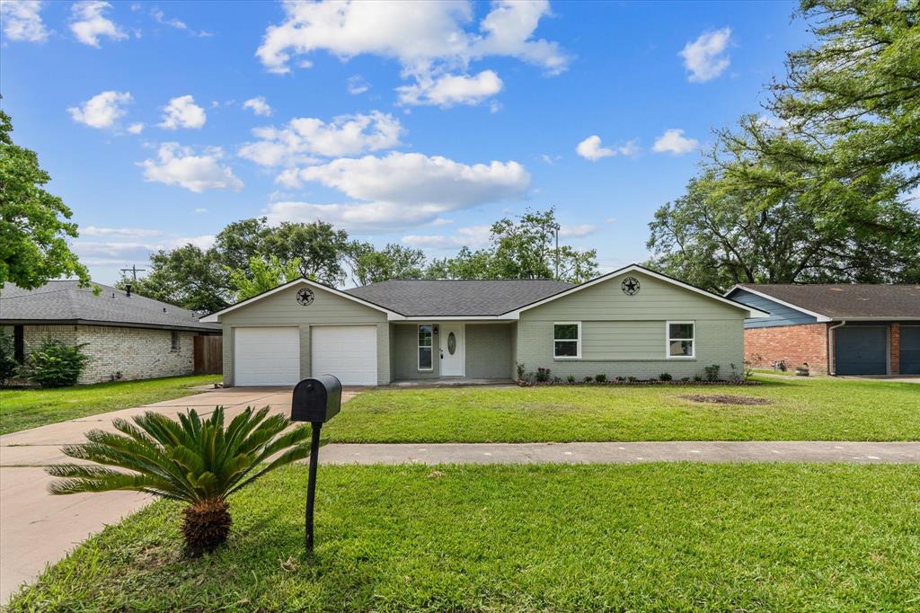 **NEW ROOF INSTALLED on 5/01/2025 ( 30 yr lifetime ) ** Fully renovated. !!! Welcome to this charming, one-story, 4-bedroom, and 2-bathroom perfect house in Friendswood, TX. It has been fully renovated and offers new baths ( both with showers ), fresh paint throughout the home, new floors, NEW WINDOWS, appliances included + new water heater and new kitchen cabinets!! Don't miss out on the opportunity to make this house your home today !!!