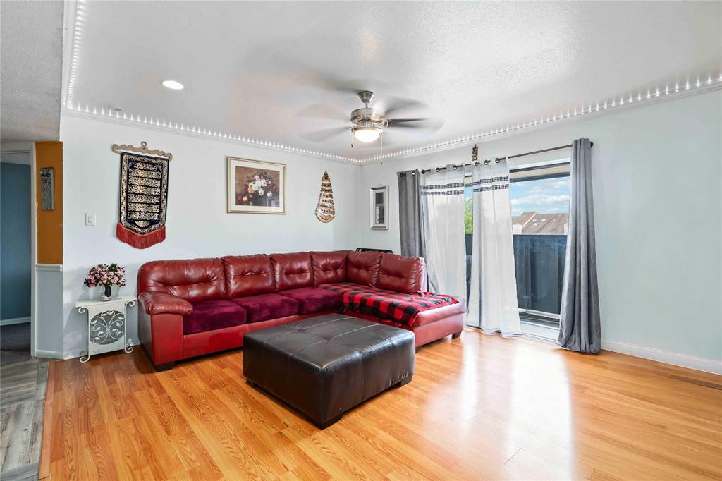 listing main picture