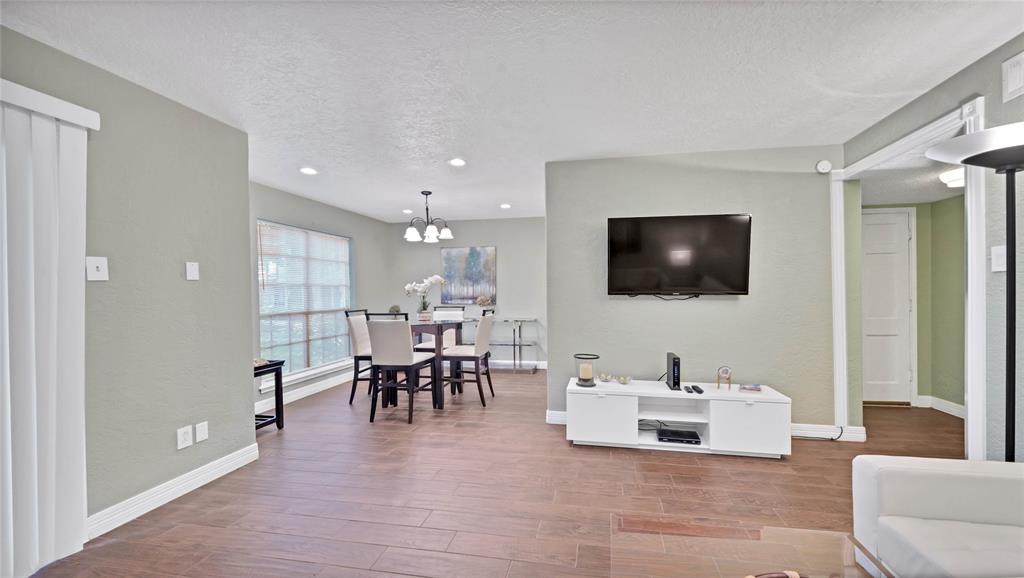 listing main picture
