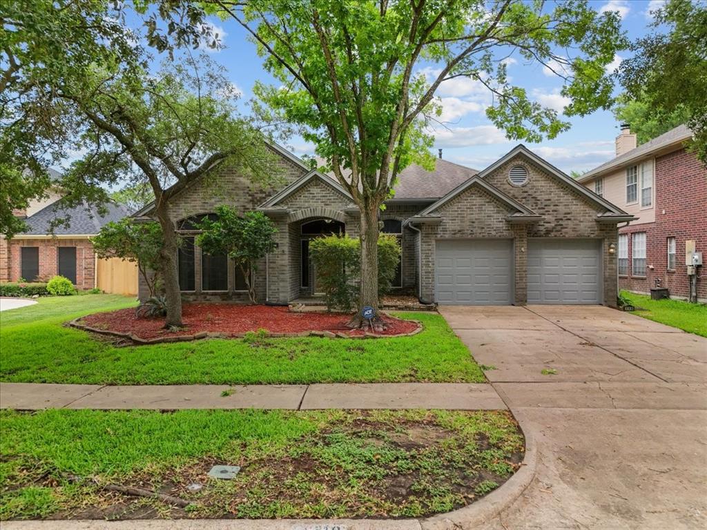 110 Crimson Bay Drive League City, Texas NESTLED IN A CHARMING NEIGHBORHOOD, THIS HOME IS COZY AND FILLED WITH ABUNDANT NATURAL LIGHT! AS YOU APPROACH, YOU’LL BE GREETED BY A COVERED ENTRY, SETTING THE TONE FOR THE CHARM WITHIN. WITH SPECIAL TOUCHES LIKE CROWN MOLDING, CUSTOM TRIM WALL ACCENTS, VAULTED CEILINGS, AND ARCHITECTURAL FEATURES THROUGHOUT, THIS IS FAR FROM YOUR COOKIE-CUTTER HOME. THE LARGE KITCHEN BOASTS AN ABUNDANCE OF CABINETS, COUNTER SPACE, AND A SKYLIGHT THAT FILLS THE SPACE WITH NATURAL LIGHT, MAKING IT THE PERFECT SPOT FOR THE FAMILY CHEF. ADJACENT TO THE KITCHEN, THE COZY DEN AREA IS INVITING FOR FAMILY GATHERINGS, WITH NUMEROUS WINDOWS THAT KEEP THE SPACE LIGHT AND BRIGHT, CREATING A SENSE OF OPENNESS. THE COVERED BACK PATIO IS GREAT FOR ENTERTAINING OR QUIET RELAXATION. THIS HOME IS A PERFECT BLEND OF COMFORT, STYLE, AND FUNCTIONALITY, AND WITH ITS UNIQUE ARCHITECTURAL FEATURES AND CHARM, IT IS A TRUE GEM READY FOR YOUR PERSONAL TOUCH.