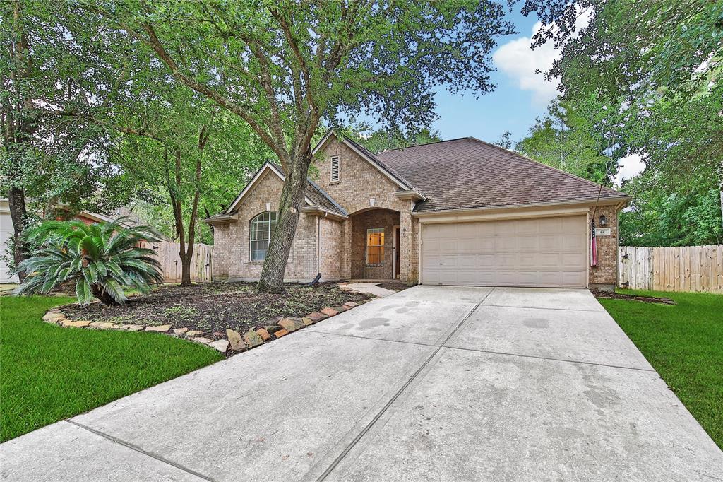 55 Bowie Bend Court The Woodlands, Texas Nestled on a serene cul-de-sac, this stunning property features 3 beds, 2 baths, crown molding, ceiling fans, and more. With wood plank tile flooring and carpet in the bedrooms, this plantation home offers high ceilings and ample natural lighting. The master suite includes walk-in closets, a soaking tub, and a separate shower. The backyard oasis is fully fenced, perfect for family enjoyment. The family room seamlessly connects to the breakfast bar and formal dining area. Sitting on an oversized lot this home also boasts granite countertops and tons of community features. Don't miss out on this one. Come home to The Woodlands TX. Contact us for questions and showings.