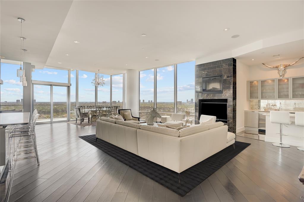 19F 2727 Kirby Dr 19F