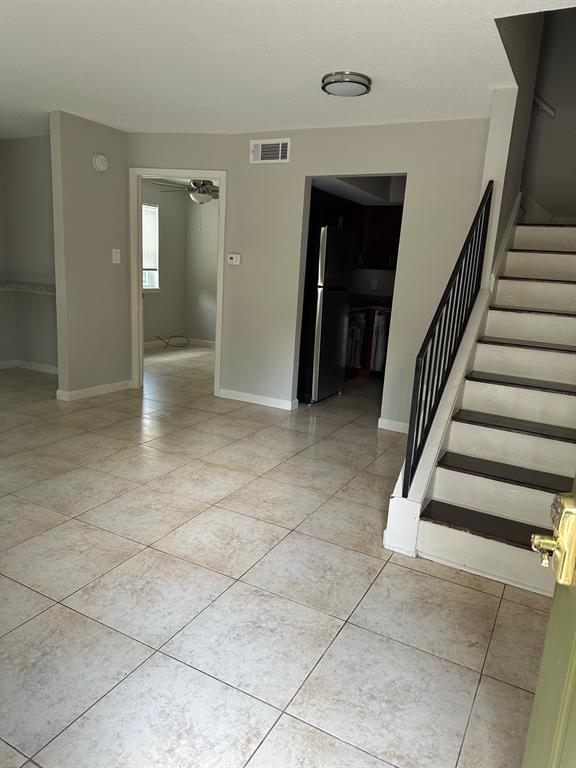 1 726 Memorial Mews St Unit 1  