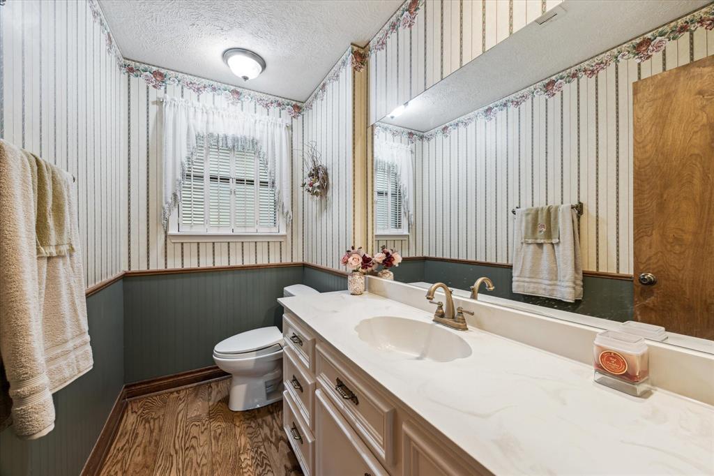Super cute downstairs 1/2 bath! 12190 Willowridge Cir