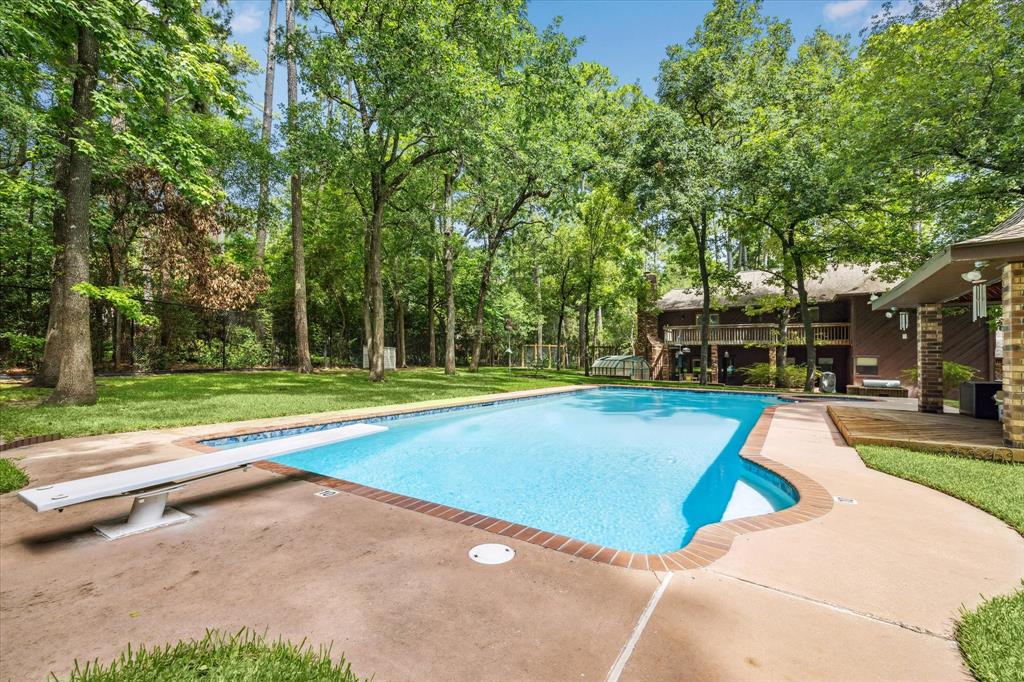 Another pic of the pool, this is a gunite chlorine pool that has been redone 2 years ago, looks brand new. There is also a full pool cover that covers the spa also that is great to use for the winter. 12190 Willowridge Cir