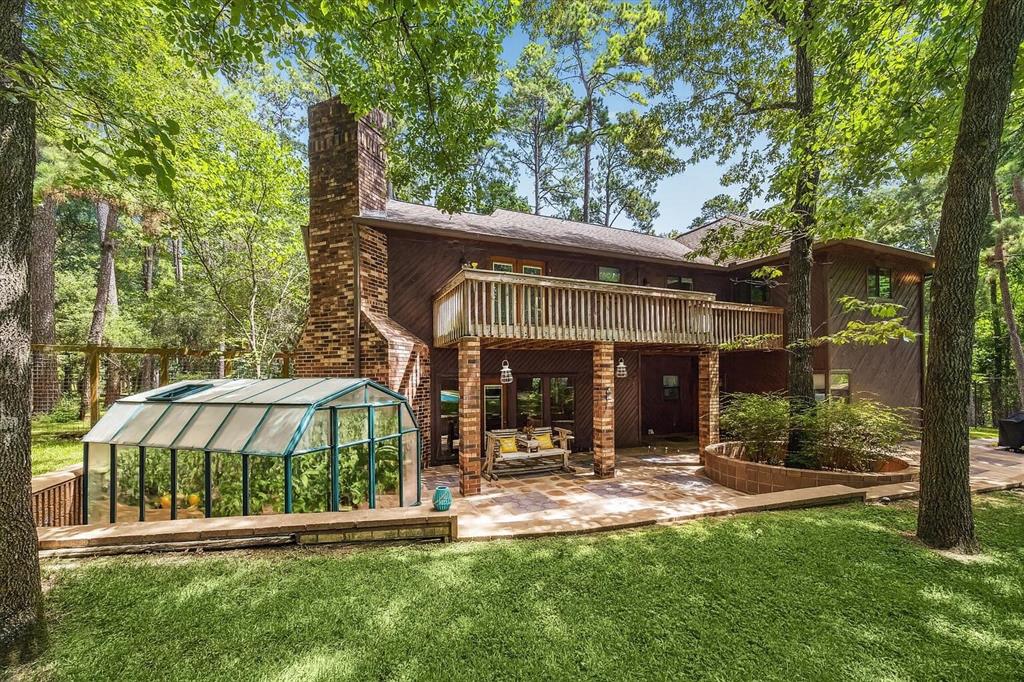 Sit on your back porch or on top of your terrace outside the primary bedroom and gaze at the deer in the back, the pool or go pick some fresh veggies from your creations you do in your very own greenhouse.12190 Willowridge Cir