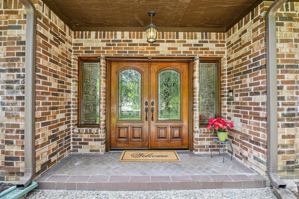 Double front doors and a covered porch awaits to great you home. 12190 Willowridge Cir