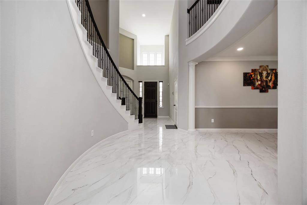 Beautiful white marble-look 4-foot by 2-foot porcelain tile flooring