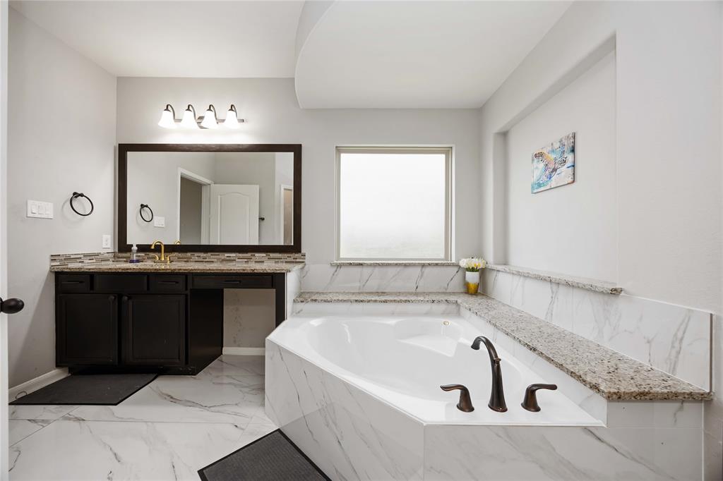 Spa-style soaking bathtub