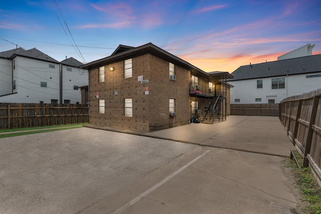 1-4 2804 Delano St 1-4