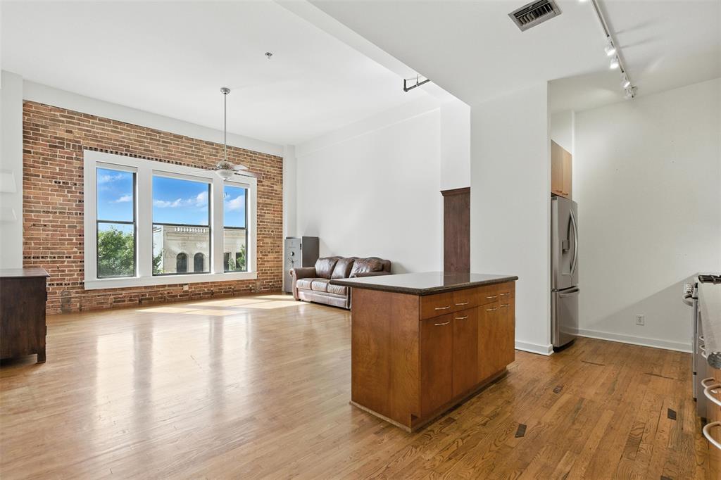 2I 915 Franklin St 2I  