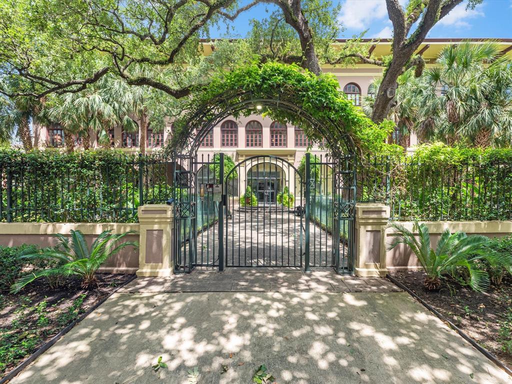 3A 2700 Albany St 3A