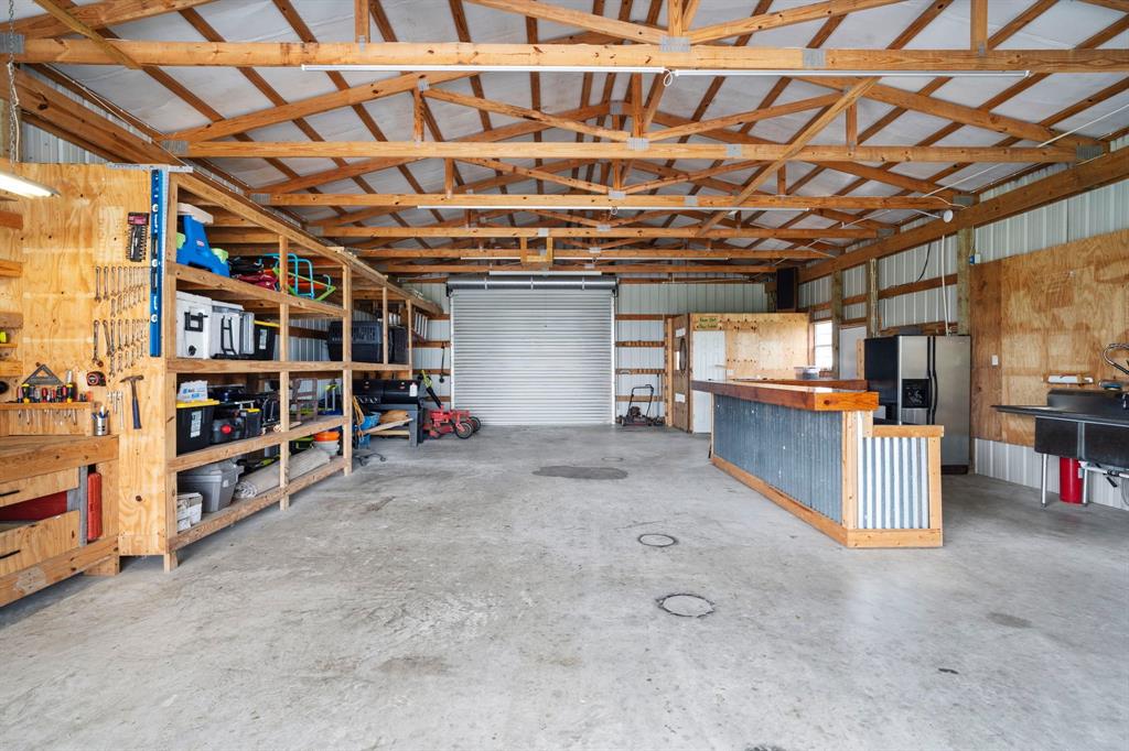 1600 sqft. To the right is the kitchen. To the left a door that leads to the second enclosed barn space with front and back roll up doors . Service doors from front,side door to the back yard. Possibilities are endless for this additional space.