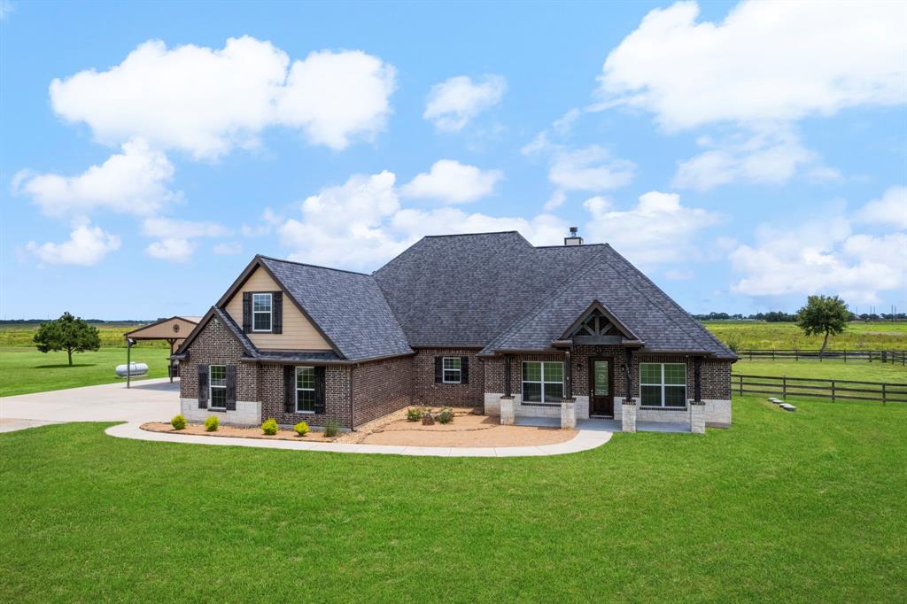 Homes this luxurious on acreage with a barn rarely come on the market in Needville. Low taxes. Do not miss this opportunity to make this exquisite home yours.