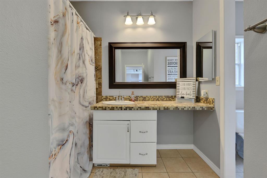 Guest Bath Room