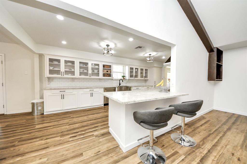 Breakfast bar bridges kitchen and living spaces—perfect for casual meals and staying connected.